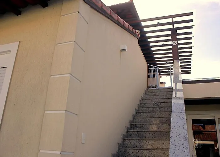 EM GERIBÁ - CASA CONFORTÁVEL E EQUIPADA, 3 QUARTOS COM AR CONDICIONADO, TV, WIFI E CHURRASQUEIRA PRiVATIVA